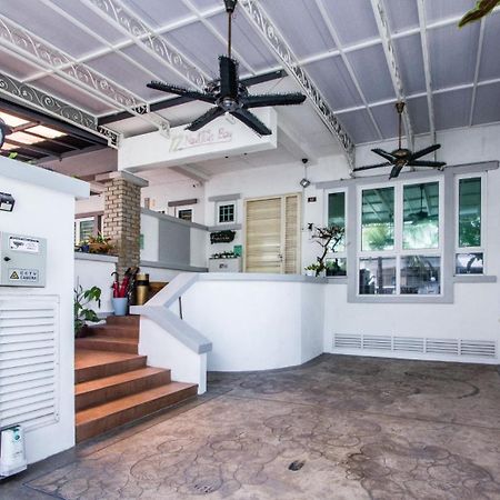 Nautilus Bay Home Inn George Town Extérieur photo