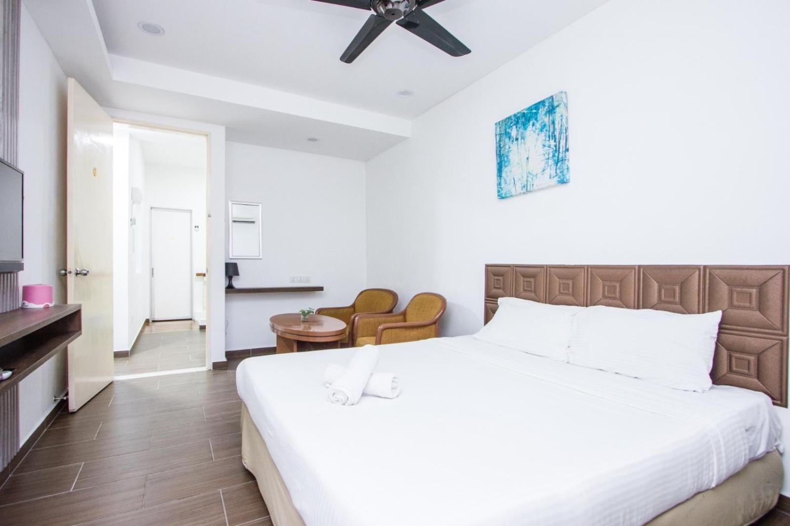 Nautilus Bay Home Inn George Town Extérieur photo