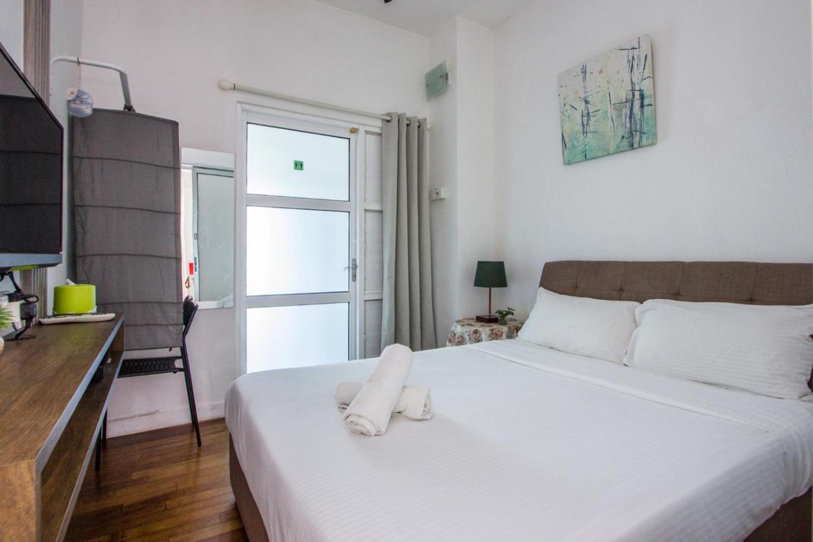 Nautilus Bay Home Inn George Town Extérieur photo