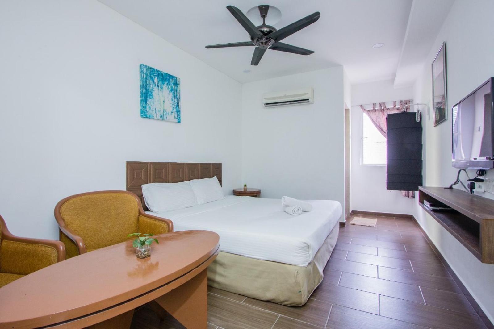 Nautilus Bay Home Inn George Town Extérieur photo