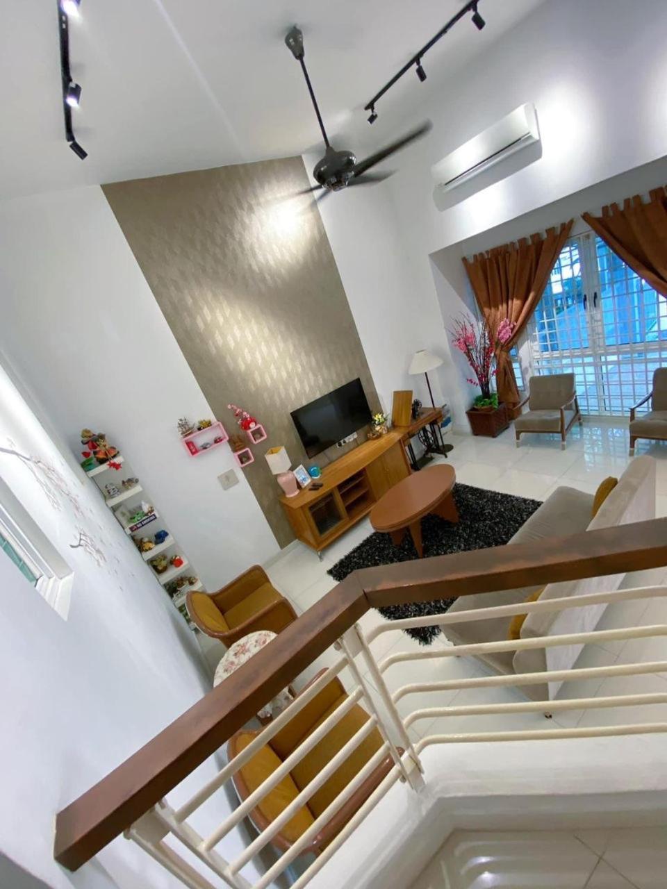 Nautilus Bay Home Inn George Town Extérieur photo